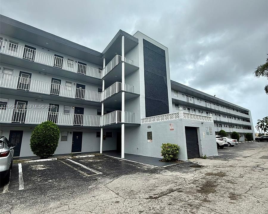1st image of 445 NE 195th St APT 429