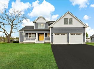 30 Borden Farm Rd, Portsmouth, RI 02871