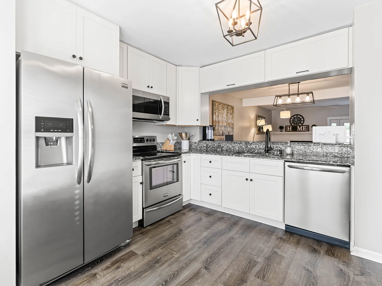 476 Falling Ln — Photo 3