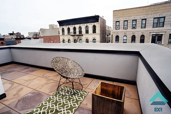 Rented by EXR | media 22