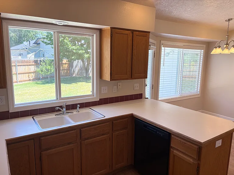 300 W Spicewood Dr — Photo 13