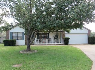 504 E Durham Ct, Strafford, MO 65757