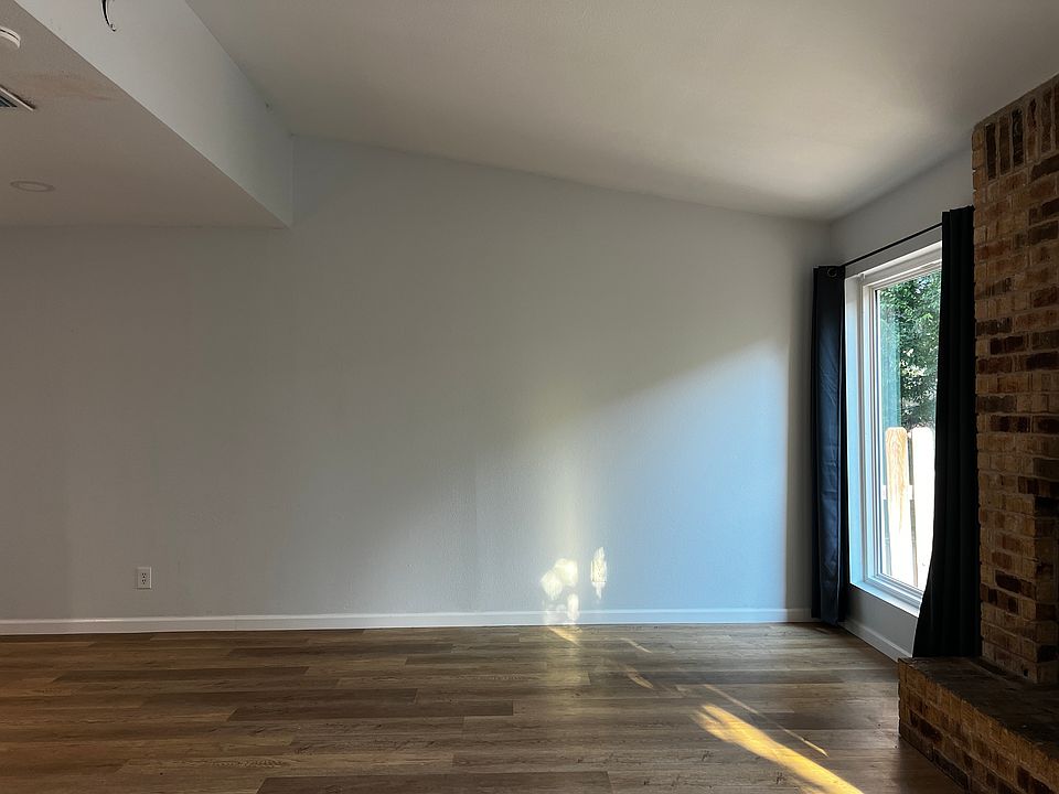 Large vaulted living room