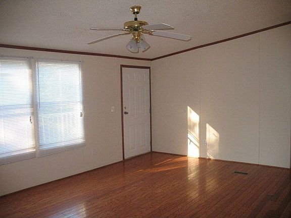 2nd image of 1315 Meadowland Dr