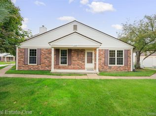 1426 Dover Hl S, Walled Lake, MI 48390