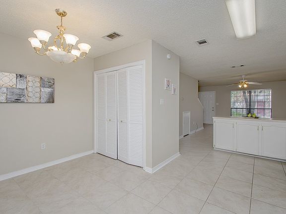 4th image of 2293 Hollydale Ave APT 6C