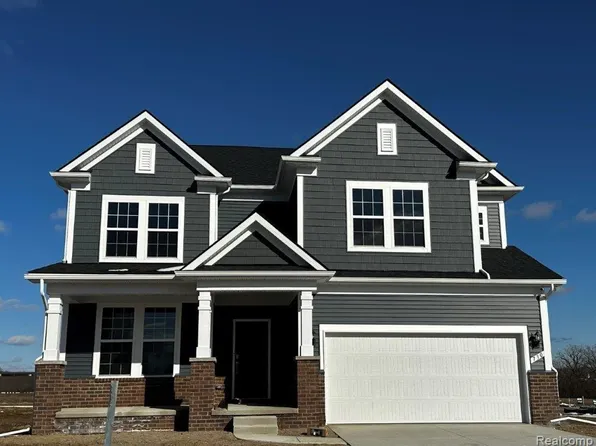 1389 Drummond Ln, Milford, MI 48381