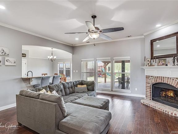 2nd image of 322 Avondale Ln