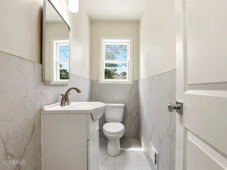 812 Oak St — Photo 9