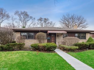 135 Millbrook Ln, Wilmette, IL