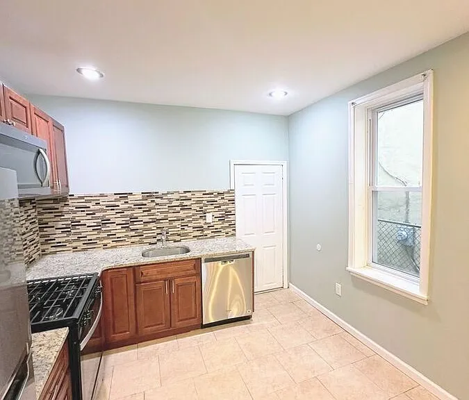 5532 Pemberton St — Photo 11