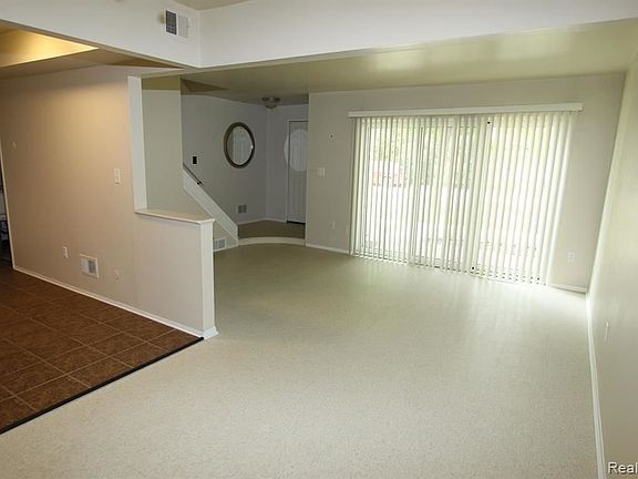 3rd image of 30173 Lorraine Ave Unit 3
