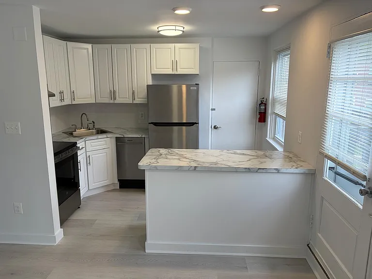 2704 Filbert Ave #2704F — Photo 2