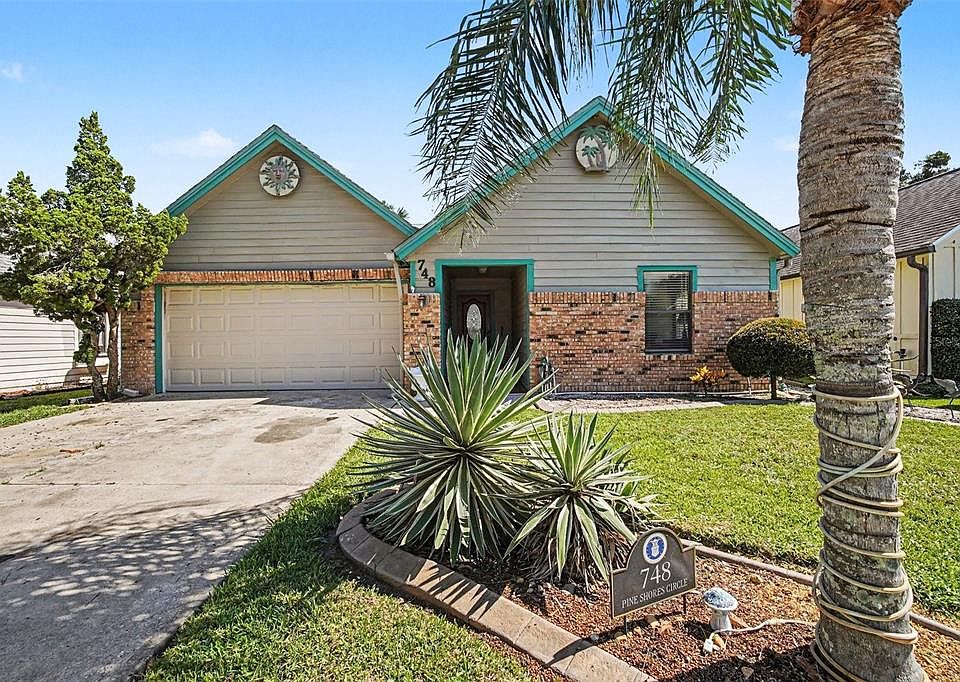 1st image of 748 PINE SHORES CIRCLE