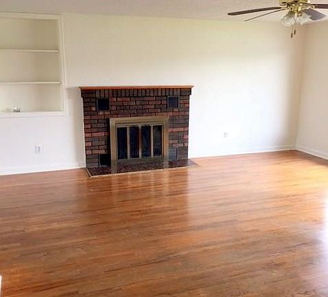 3rd image of 1549 Lewis Ave