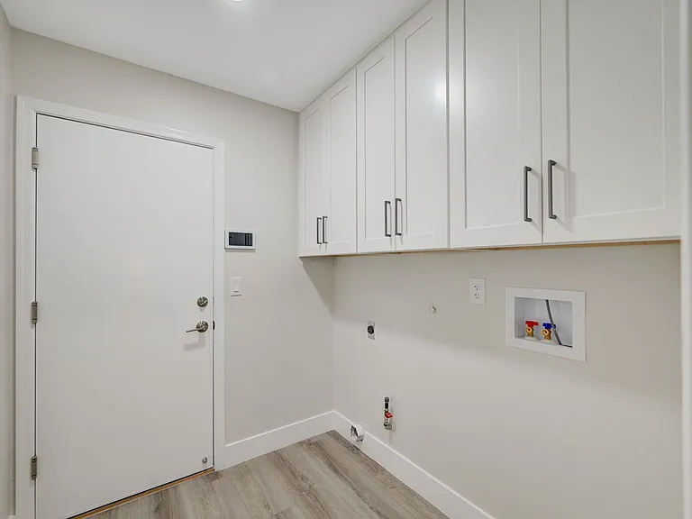 3120 Siena Cir — Photo 38