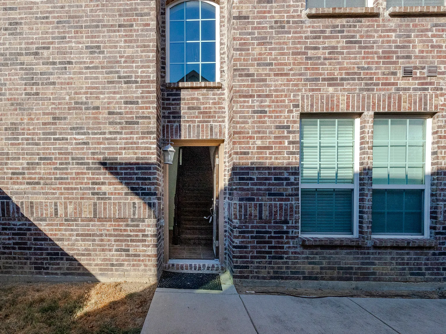 3 bed, 1860 sqft, $2,400 — Photo 4