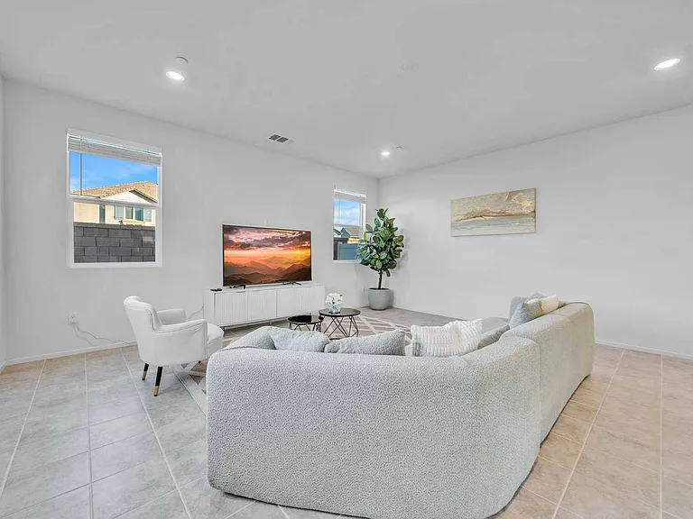1705 Park Place Ln — Photo 6