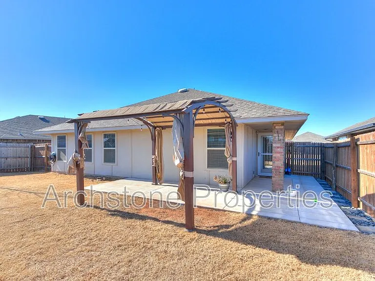 19704 Taggert Dr — Photo 31