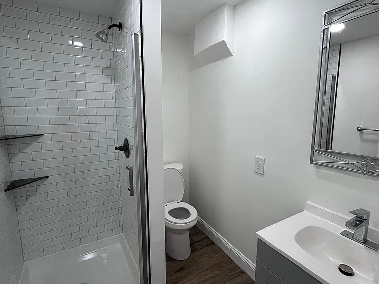 286 Leverington Ave — Photo 5
