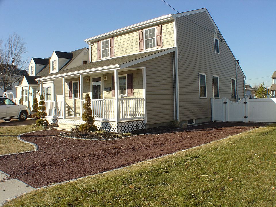 1st image of 27 Mitchell Ave W
