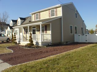 27 Mitchell Ave W, Babylon, NY 11702