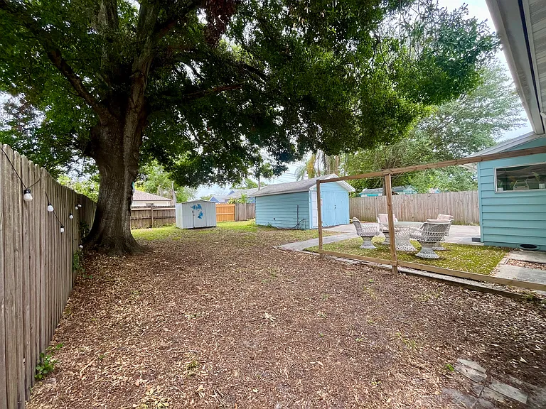 3535 Queen St N — Photo 13