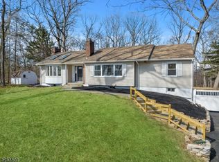 486 Long Hill Rd, Gillette, NJ 07933