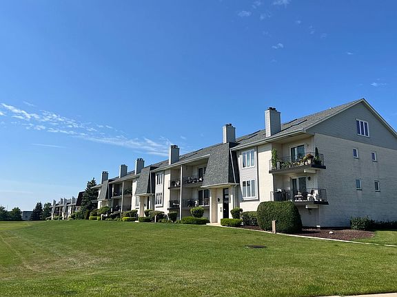 2nd image of 15703 Lake Hills Ct Unit 2N