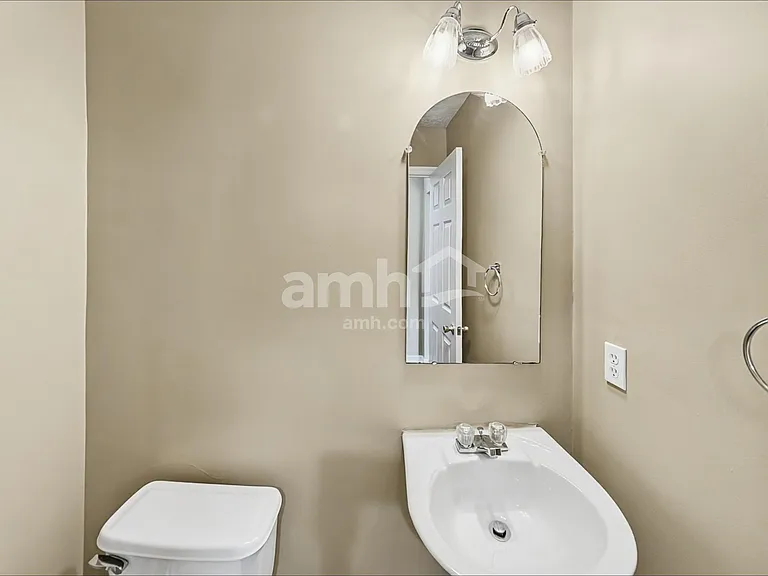 665 Norfolk Sq N — Photo 11