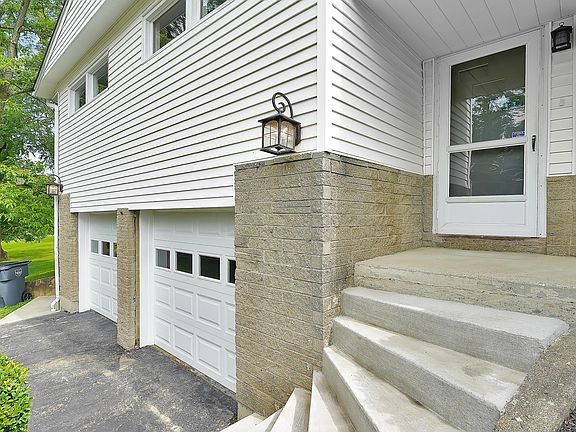3rd image of 912 New Burg St