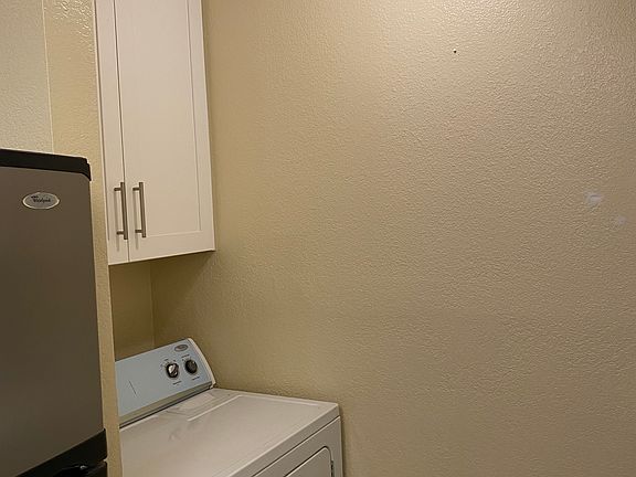 4th image of 1281 Lakeview Cir #1281