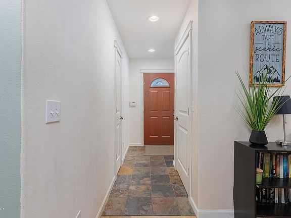 4th image of 654 NE 8th Pl