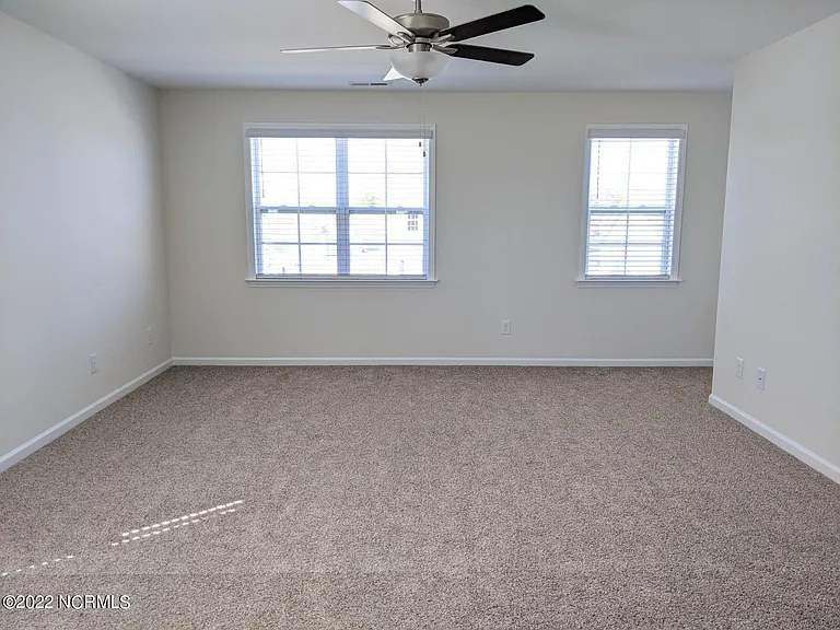 325 Sequoia Dr — Photo 7