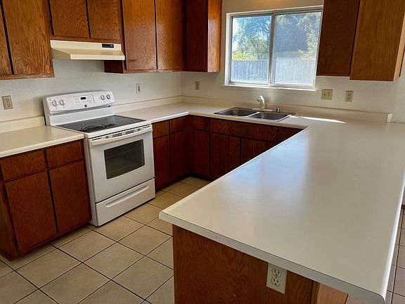 3rd image of 1572 Munras St
