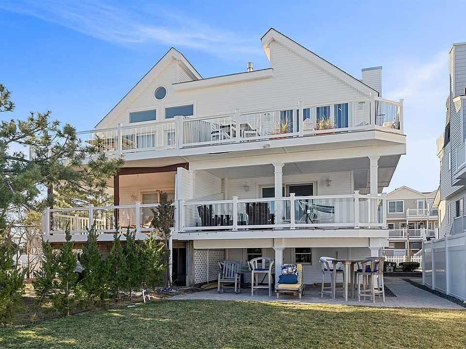 1st image of 3014 Marine Pl