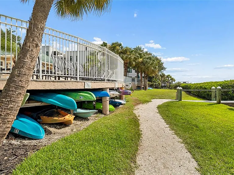 5211 Bay Club Cir — Photo 24