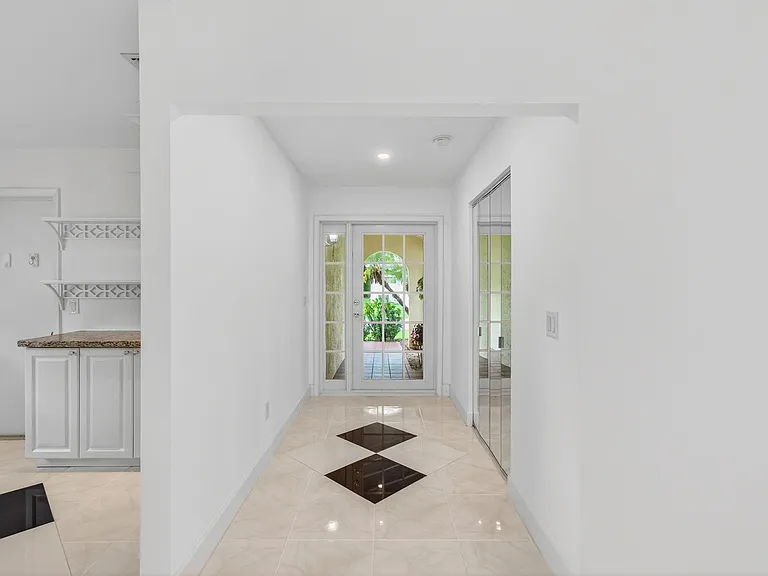 6105 Via Laguna Ln — Photo 23