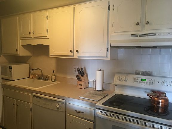 4th image of 1070 Chatham Park Dr APT D