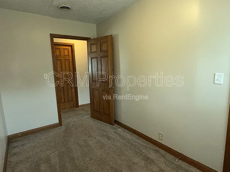 1504 N Philips St — Photo 13