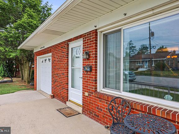 4th image of 208 Willow St