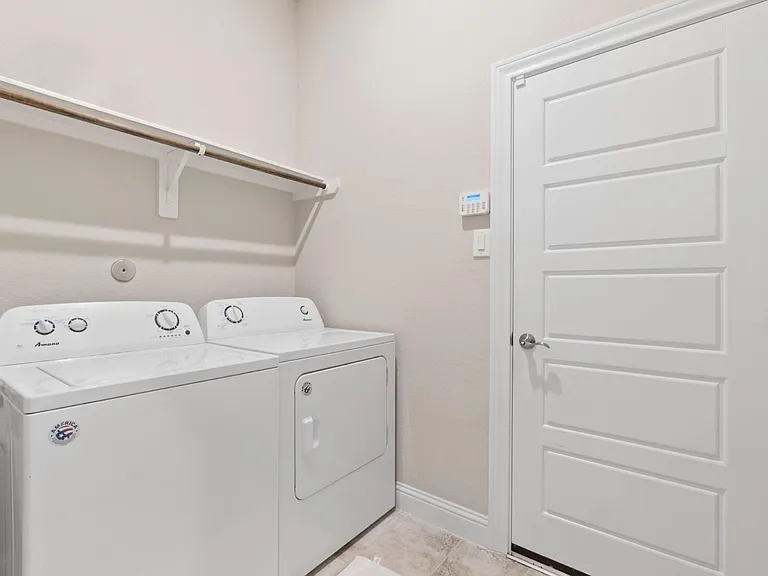 18716 Laurel Hills Dr — Photo 23
