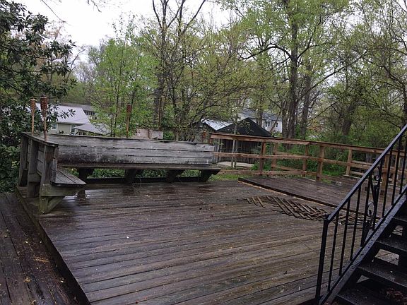 Large deck in rear