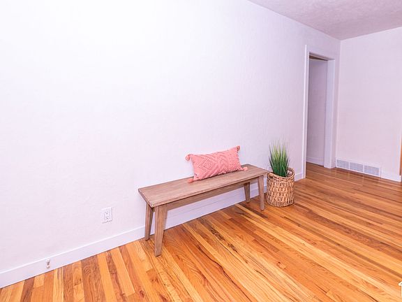 5th image of 2216 S Pierce Ave E