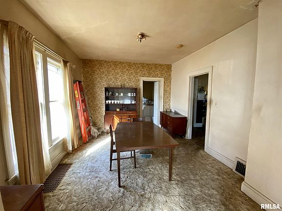 5th image of 1861 E Main St