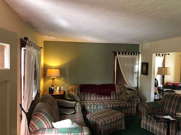 2nd image of 496 Sunset Blvd