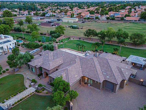 4th image of 1131 E Desert Ct