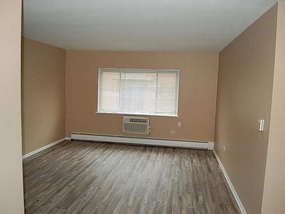 5th image of 210 Circle Ave #406
