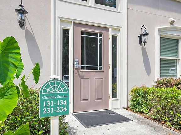 3rd image of 1538 Chantilly Dr #234