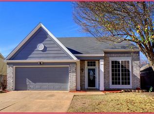 6905 Wooddale Dr, Watauga, TX 76148
